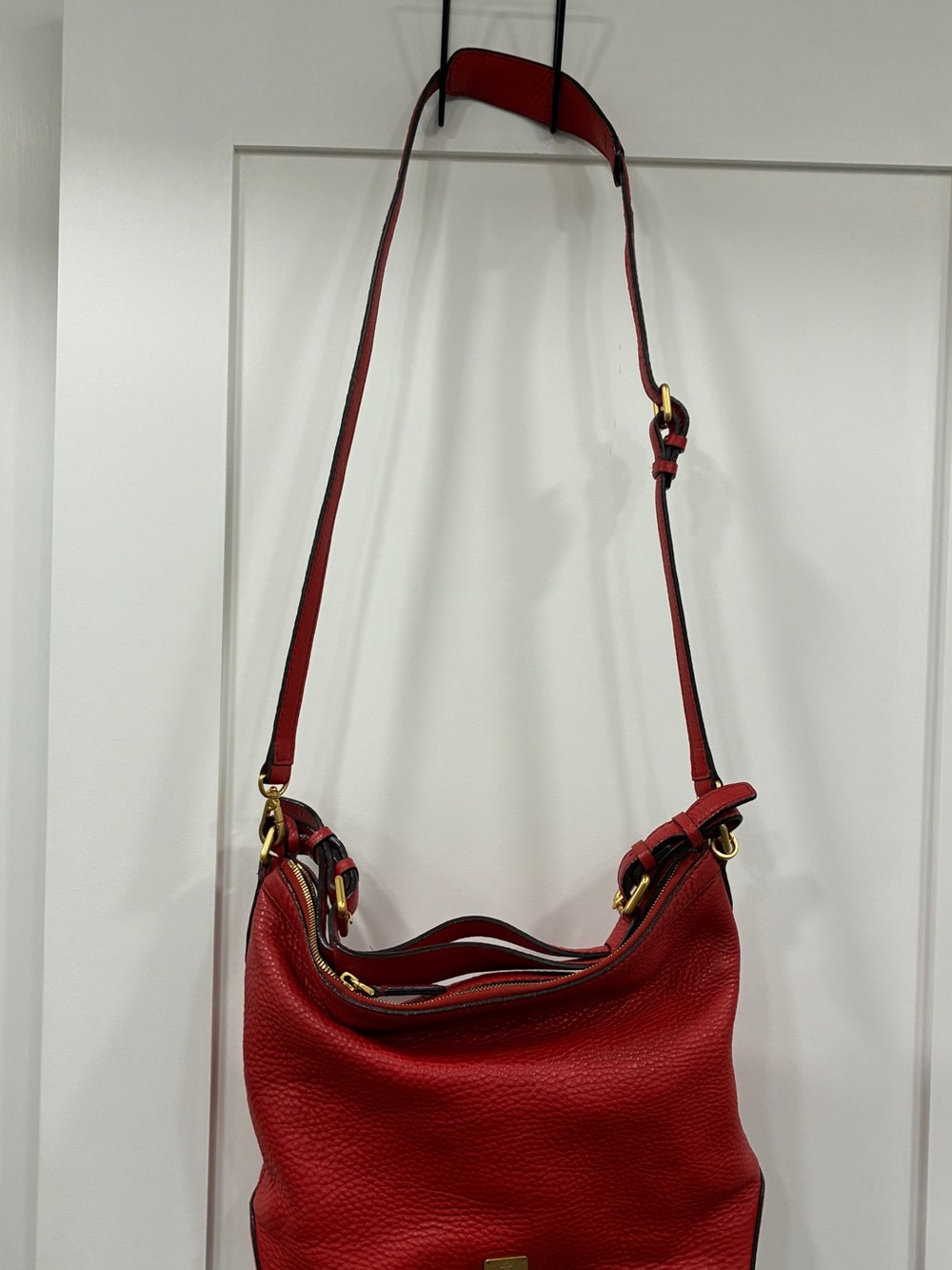 MCM red Pebbled Leather Women’s Shoulder Bag with Gold Plaque-preowned - Picture 9 of 9